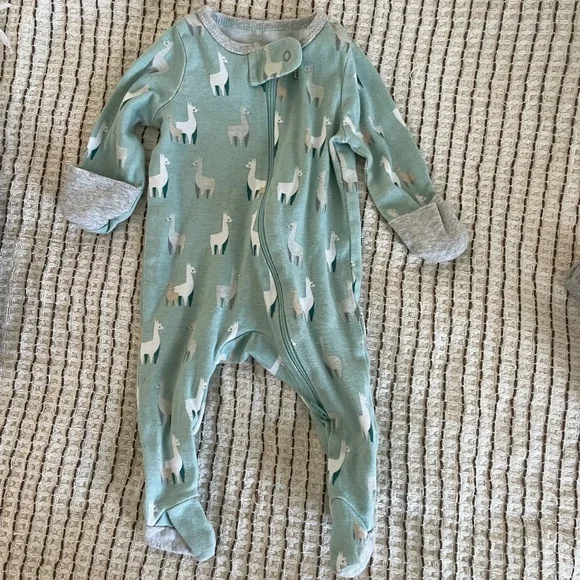 LOT OF 9 BOYS FALL/WINTER LONG SLEEVE ONSIES/PJ'S SIZE NEWBORN - Picture 9 of 12